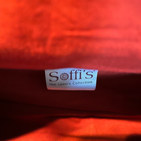 Soffi’s The Luxury Collection. Red crewel embroidery handbag. - Picture 3 of 5